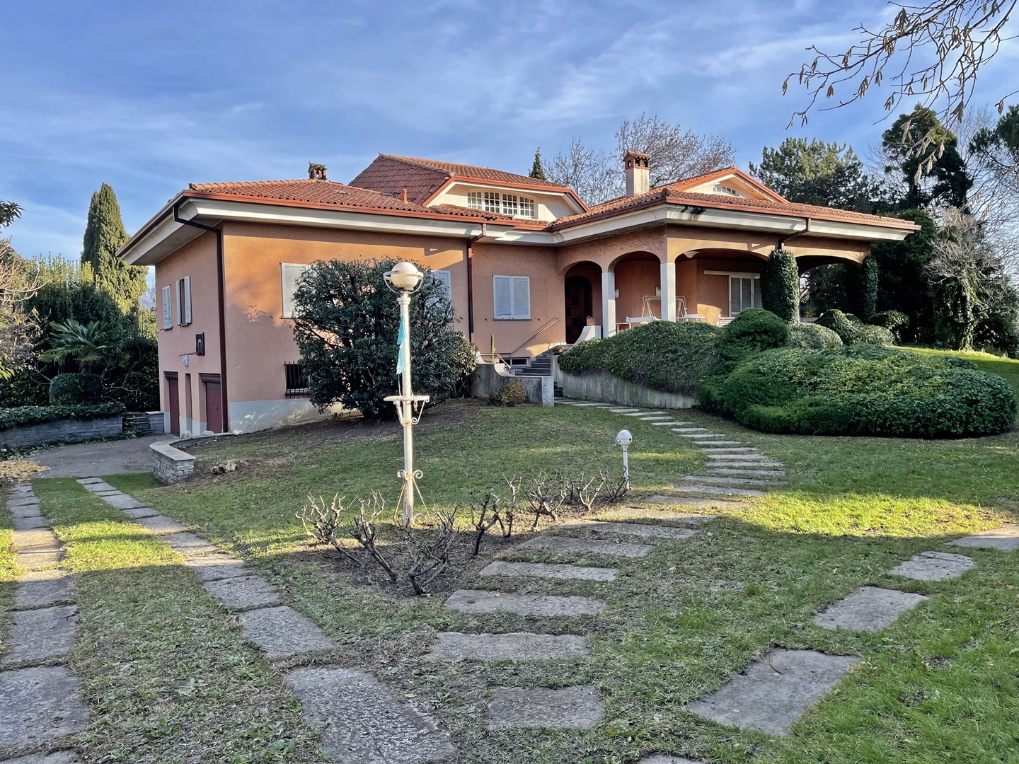 ERBA Casa indipendente
